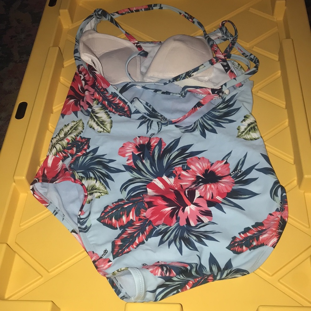 Kona Sol full Swimsuit 🩱 - Picture 8 of 11